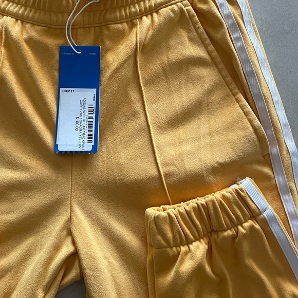 Women’s 2XS - Adidas Yellow Suede Joggers - Picture 3 of 6